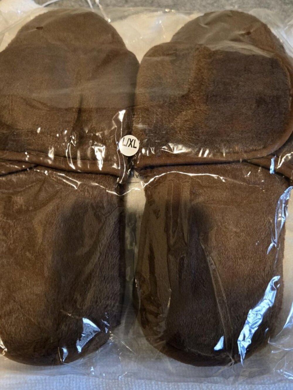 Kanata Microfleece Slippers Unisex Size L/XL Brown in Original Package